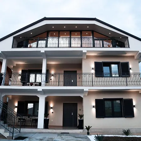 Kristal Apartment