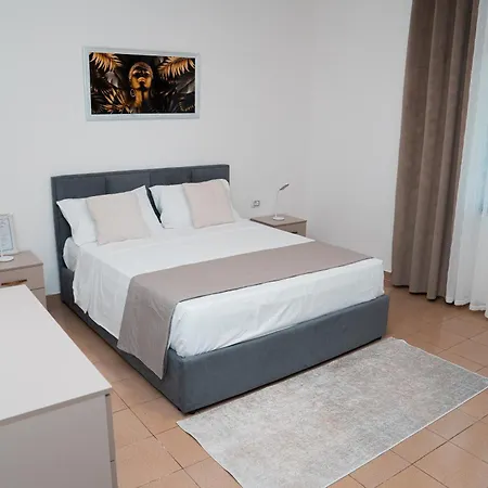 Kristal * Tirana