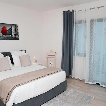 Kristal Apartman *